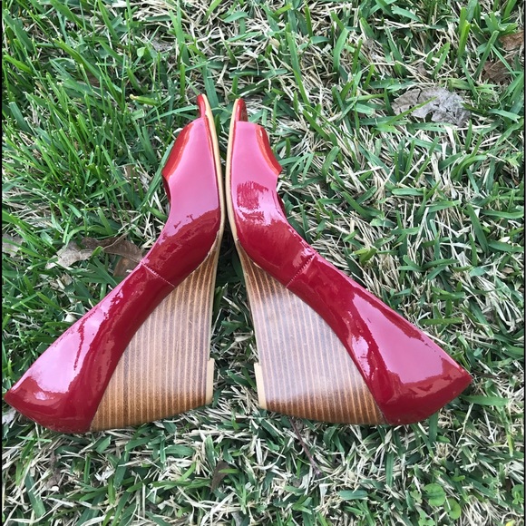 Steve Madden 8.5 Red Peep Toe Wedge - Picture 3 of 10